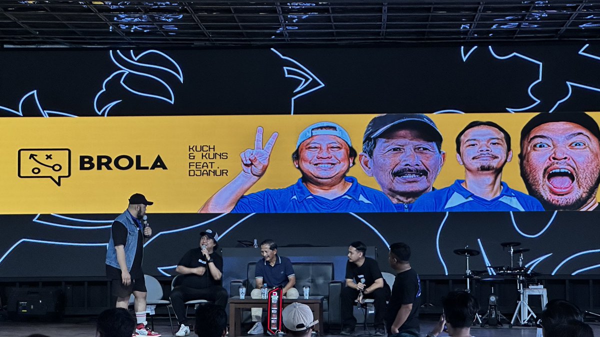 rskuntowiyoga's tweet photo. wilujeng tepang taun barudak @simamaung podcast. mugia lancar terus. 

episode pembuka, menghancurkan karir Faris sebagai staf pelatih featuring Djadjang Nurjaman. https://t.co/YHPDK3xRs2