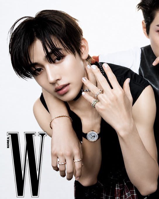 walalla0320's tweet photo. W Korea 엄성현을 볼 시간이네요 ( ◠‿◠ ) https://t.co/oihp33LHOX