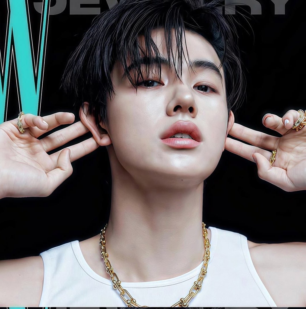 walalla0320's tweet photo. W Korea 엄성현을 볼 시간이네요 ( ◠‿◠ ) https://t.co/oihp33LHOX