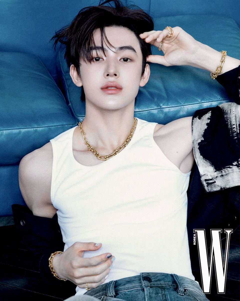 walalla0320's tweet photo. W Korea 엄성현을 볼 시간이네요 ( ◠‿◠ ) https://t.co/oihp33LHOX