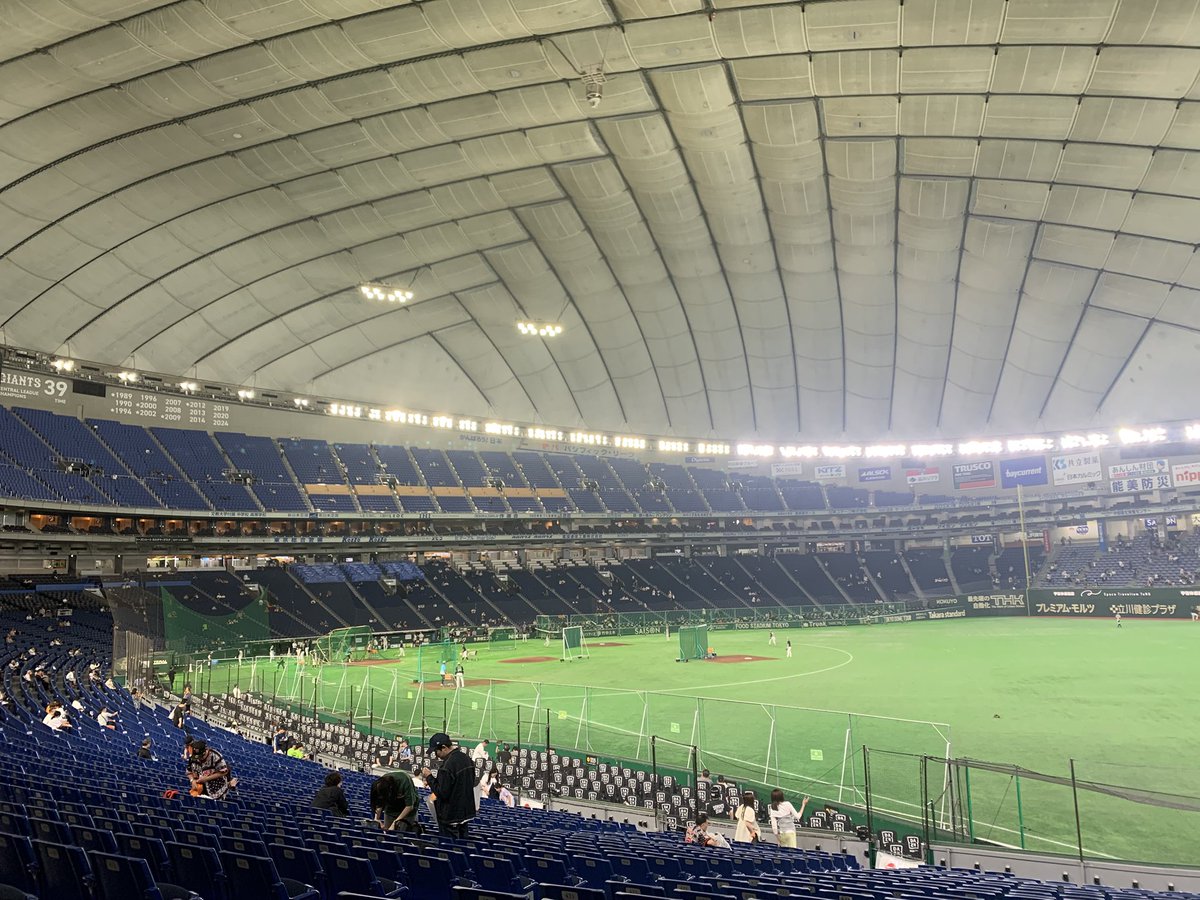 Namepooh_'s tweet photo. 自分はこれがシーズン最後の東京ドームです⚾️
そしてヤクルト戦の東京ドームも最後！
内野1塁側で観ます！！！ﾖｲ☂️⸜(  ॑꒳ ॑  )⸝☂️ﾖｲ https://t.co/WPHxfp7r2x