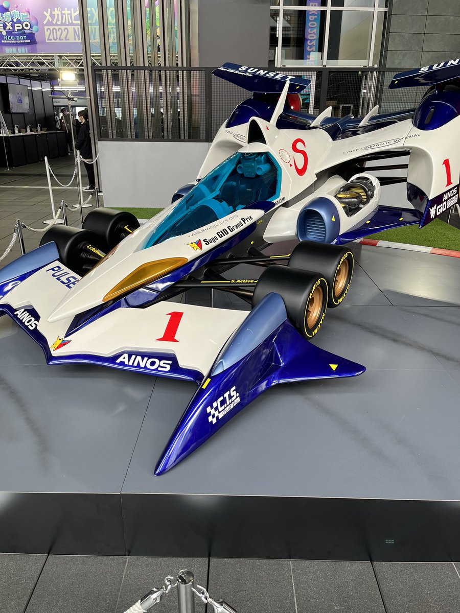 worldsblog's tweet photo. 過去のアスラーダの展示。
2015年　スーパーアスラーダ
2021年　νアスラーダ
2026年　ゼニスアスラーダ
今回が一番デカかった。

#サイバーフォーミュラ https://t.co/FWFwmcXJrF
