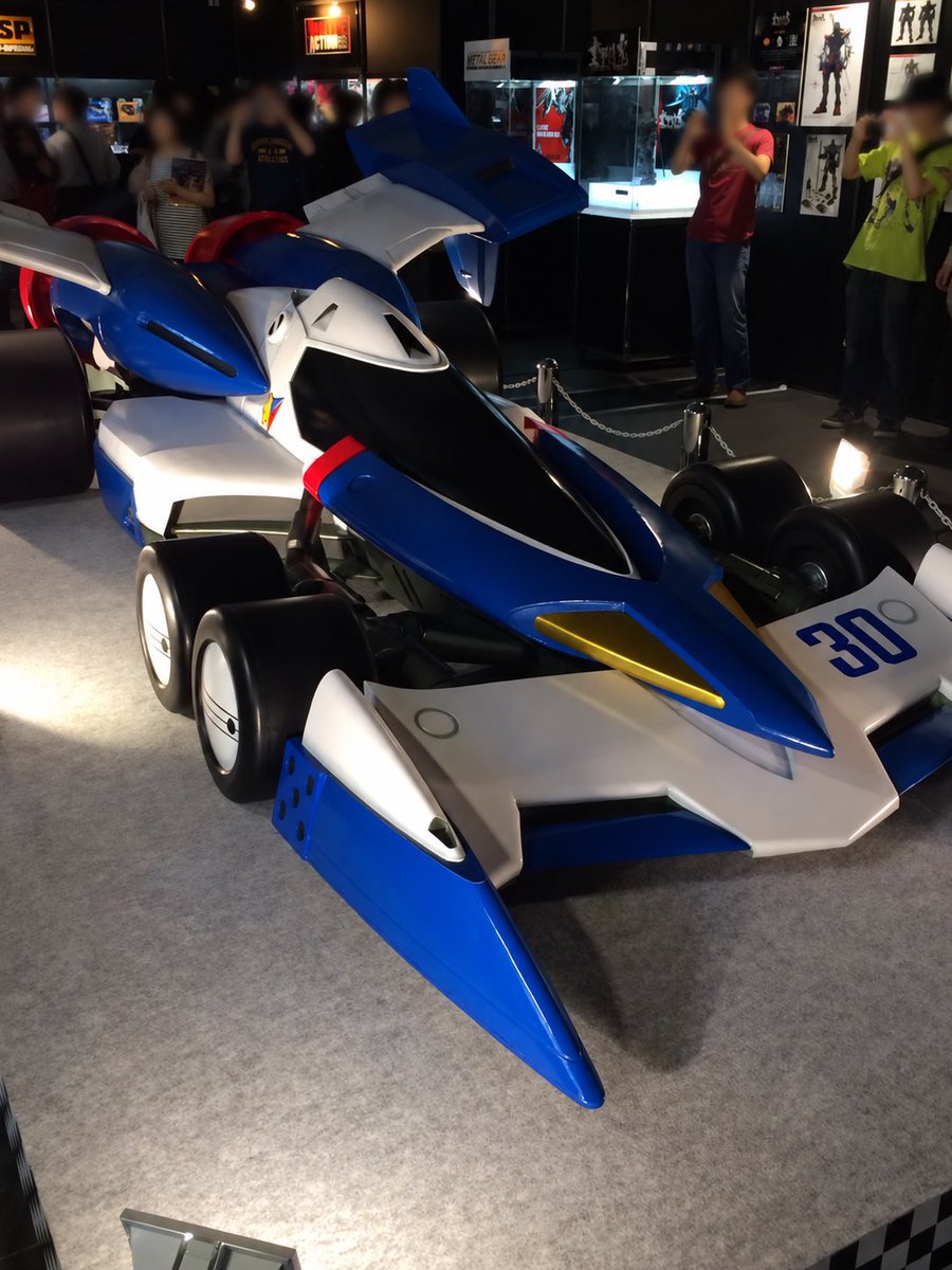 worldsblog's tweet photo. 過去のアスラーダの展示。
2015年　スーパーアスラーダ
2021年　νアスラーダ
2026年　ゼニスアスラーダ
今回が一番デカかった。

#サイバーフォーミュラ https://t.co/FWFwmcXJrF