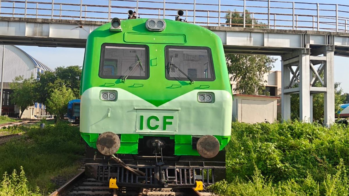 IndianExpress's tweet photo. Amit Shah flags off India's first LNG-powered train: Check details
#amitshah #lng #lngtrain #indianrailways #railways @ANISHMONDAL1
https://t.co/4l8V6rXvx6 https://t.co/iLkzdJ5hS2