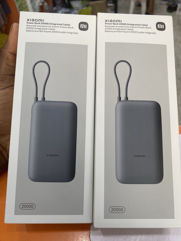 zakareeyerh01's tweet photo. Use this and you’ll abandon all those powerbanks. https://t.co/Nmi7fHXbAA