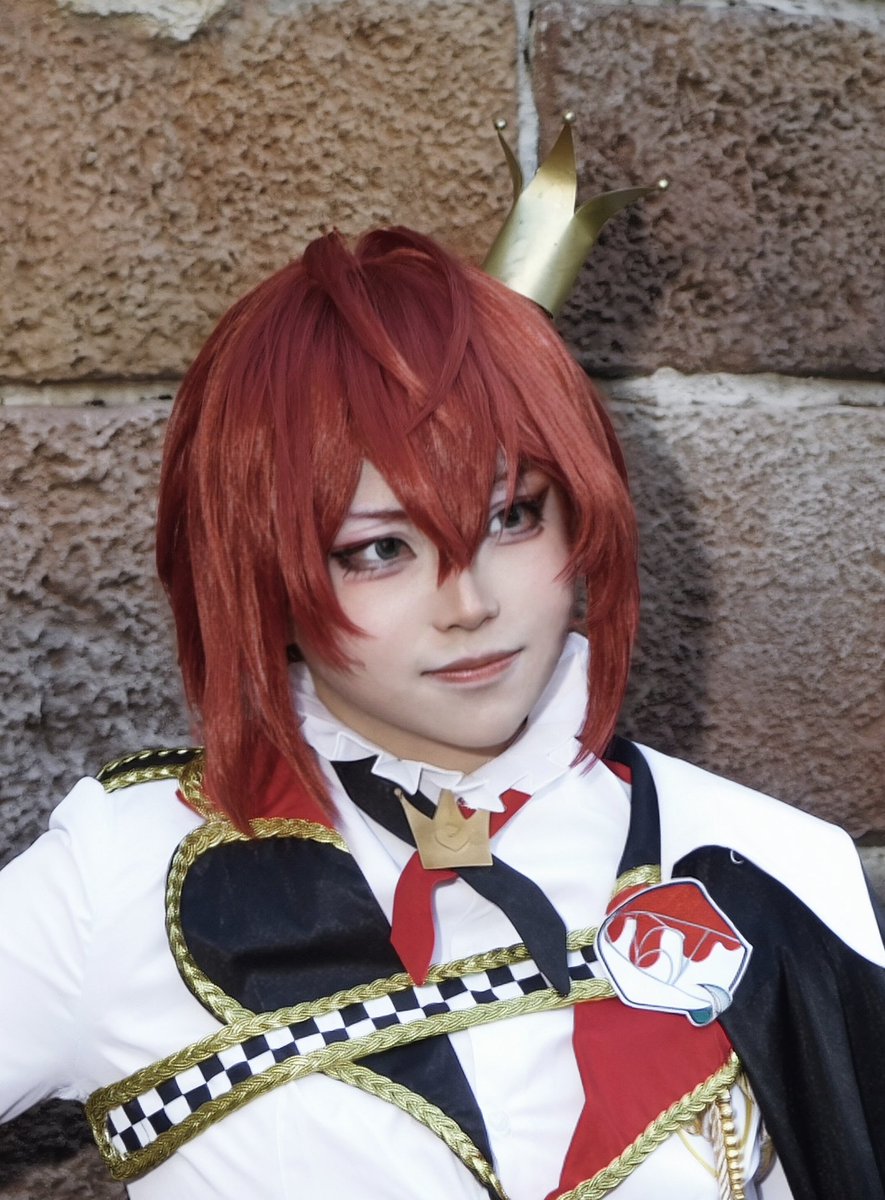 Nao_cos_3190's tweet photo. Dハロで初仮装🔰してきました！
1日目はプレイフル🦇雨のため全然写真撮れませんでした🥲
2日目は寮服🥀晴れたので沢山写真取れました🥰
他仮装の方々とも手を振りあったりと楽しかったです！
 #Dハロ仮装2026  #Dハロ仮装 https://t.co/YgpivDJ3bO