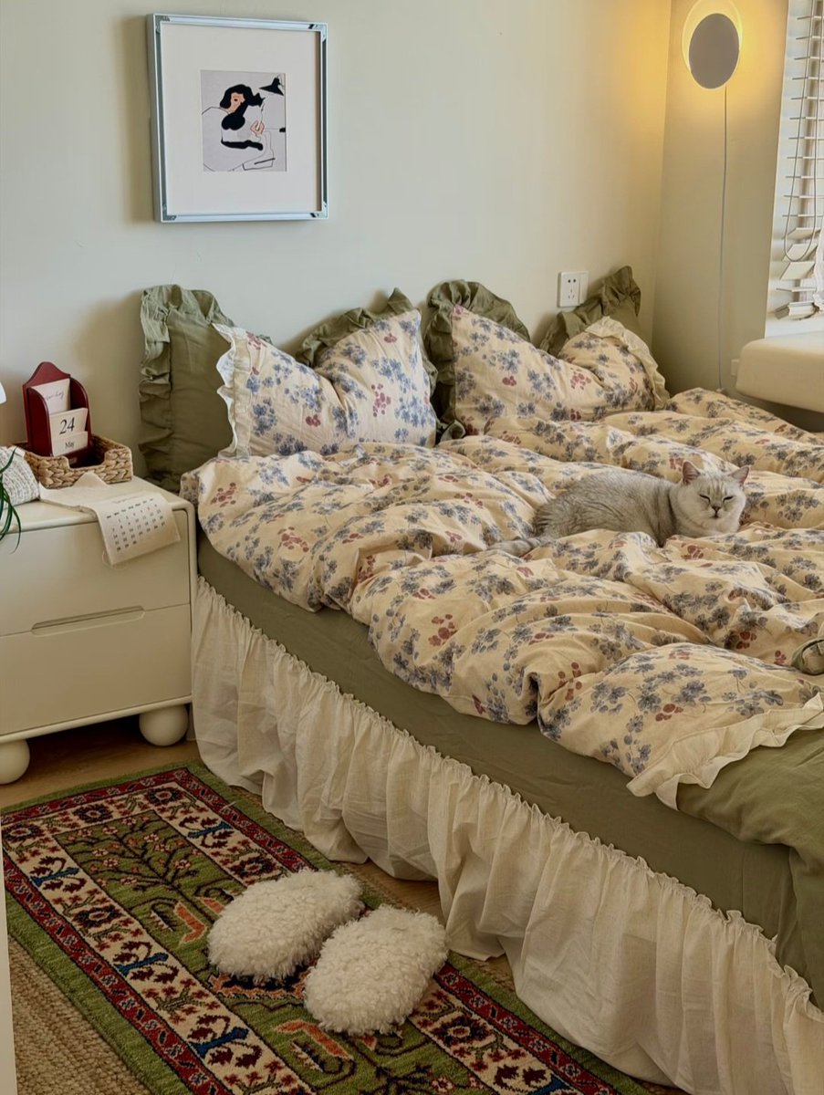 cozyeras's tweet photo. slow mornings, warm sheets, and a little corner that feels like home 🕊️🌿 https://t.co/6BKMVS9V0l