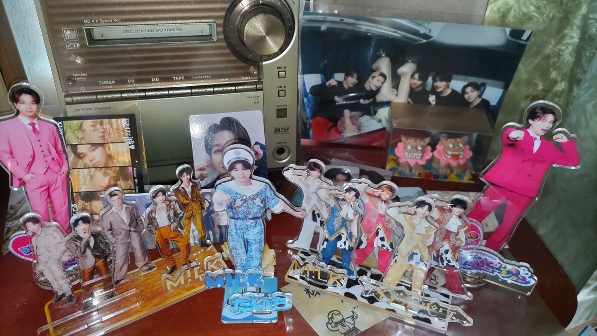 aki_suke89's tweet photo. １年前くらいまでアクスタって言葉すらピンと来ないような人だったのに、今やこんな状態。

増えすぎて滅！ https://t.co/EsBx6g6vgx