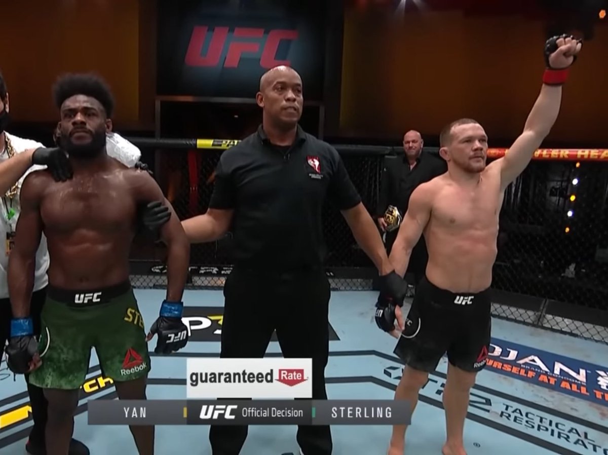 Celticmma77's tweet photo. This picture is frying me bro 

Yan raising his hand as if hes bouta get the ko win😭😭😭 https://t.co/Txjt7fGwOQ