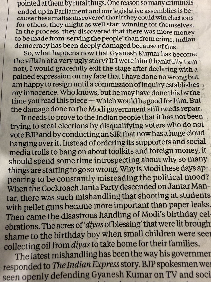 awasthis's tweet photo. “अगर मैं #ज्ञानेशकुमार की जगह होती.. (भगवान का शुक्र है कि मैं उस जगह पर नहीं हूं) .. तो मैं पूरे सम्मान के साथ अपने चेहरे पर दुख के भाव लाते हुये …ये कहते हुए इस्तीफा दे देती कि मैंने कुछ गलत नहीं किया, … लेकिन संस्थान की साख बचाये रखने के लिये अपने पद से त्याग दे रही हूं जब तक कि कोई इन्क्वायरी कमीशन तमाम आरोपों से मुझे बरी नहीं कर देता!” 
- तवलीन सिंह, वरिष्ठ पत्रकार, द इंडियन एक्सप्रेस.. में आज छपे उनके लेख से साभार!!