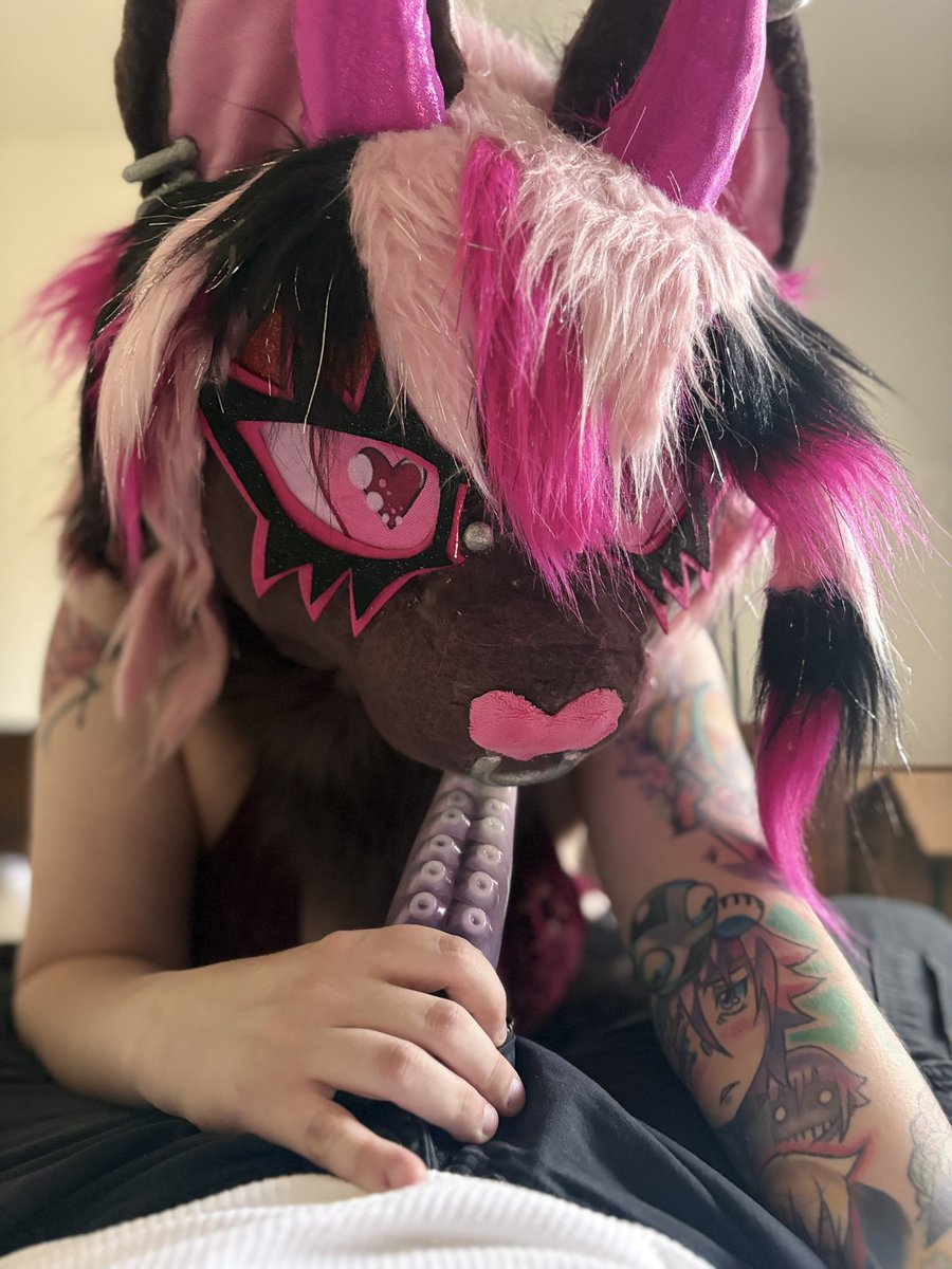 LucidDeerSlut's tweet photo. This kitty has a thing for tentacles. Luckily she knows where to find one😉
#furry #murrsuit #nsfw #yiff https://t.co/xp9Exb2DOL