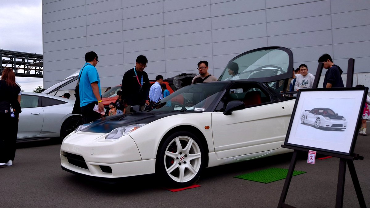 wma_gifu's tweet photo. 寄居工場秋祭りにて、品確車リフレッシュの02 NSX-R

車内をよく見ると蓋物(フード類)の取扱
注意書発見！

落としと押しを使い分けないといかんのですか。勉強になります。

ウチのNSXも次からは公式流儀に従わせて頂きます🫡 https://t.co/e4JdLXeLBW