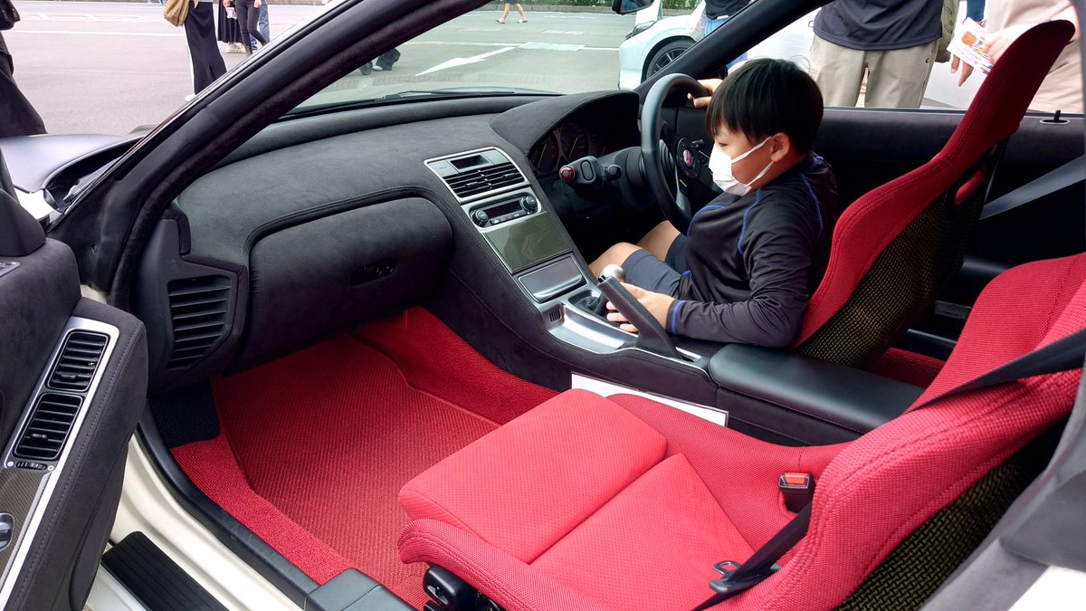 wma_gifu's tweet photo. 寄居工場秋祭りにて、品確車リフレッシュの02 NSX-R

車内をよく見ると蓋物(フード類)の取扱
注意書発見！

落としと押しを使い分けないといかんのですか。勉強になります。

ウチのNSXも次からは公式流儀に従わせて頂きます🫡 https://t.co/e4JdLXeLBW