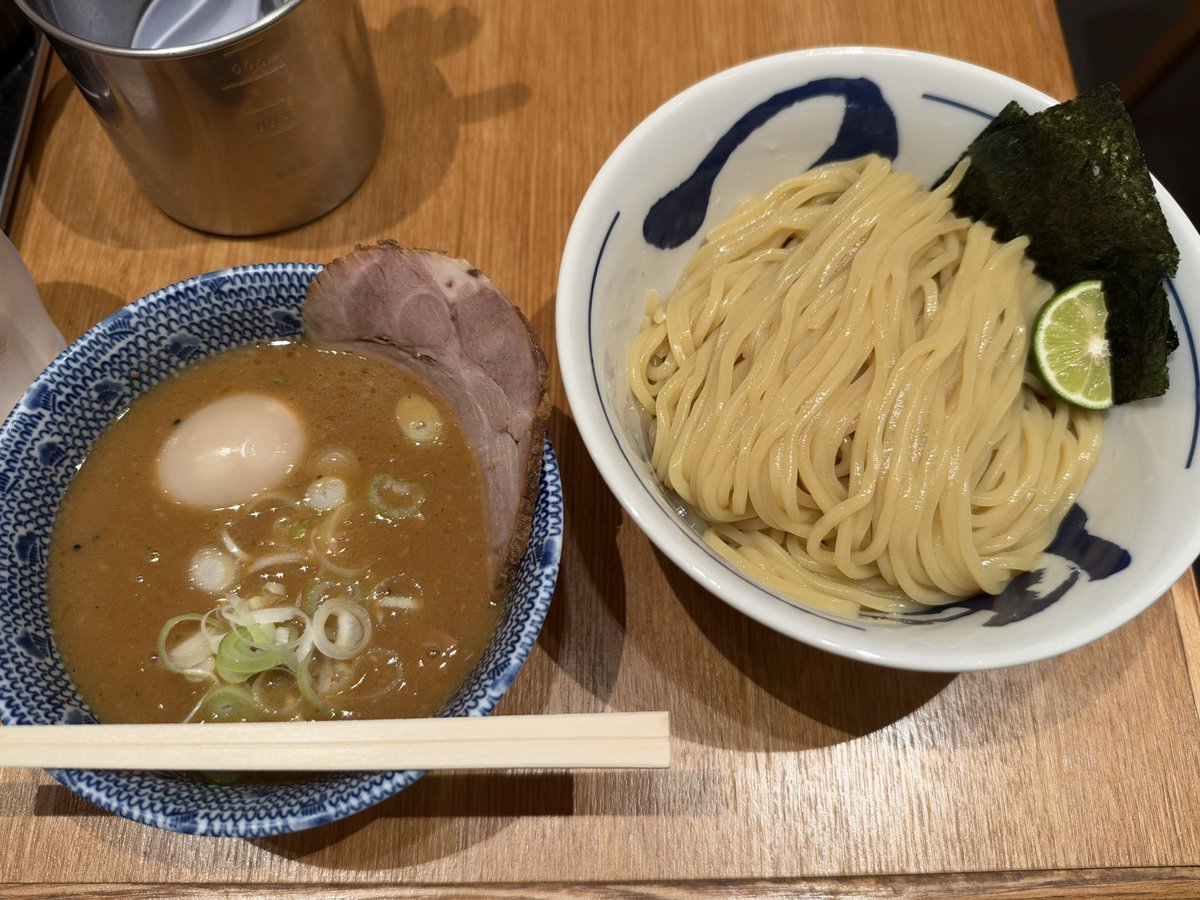 Gorgeous55555's tweet photo. 福岡空港でラーメン食べて東京帰ります✈️ https://t.co/OM10WNi1Tp