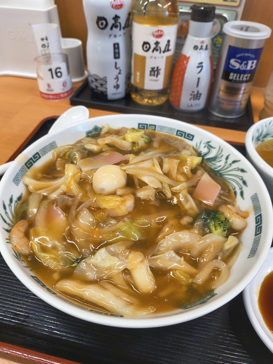 tetsu_berobero's tweet photo. 昼　中華丼
もうこの店に来るのも最後かな… https://t.co/Jexy3bRqRX