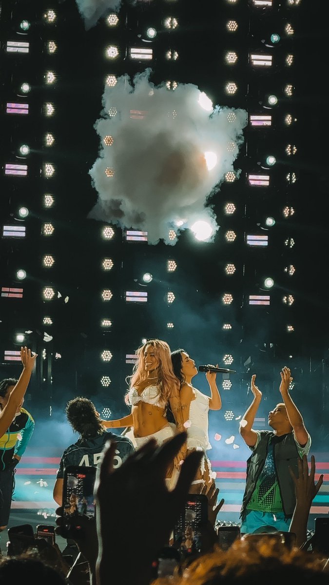 Unidaxlali's tweet photo. ✨ Haciendo historia juntas ✨ Lali y Tini 

@lalioficial @TiniStoessel https://t.co/bsflecUWpF