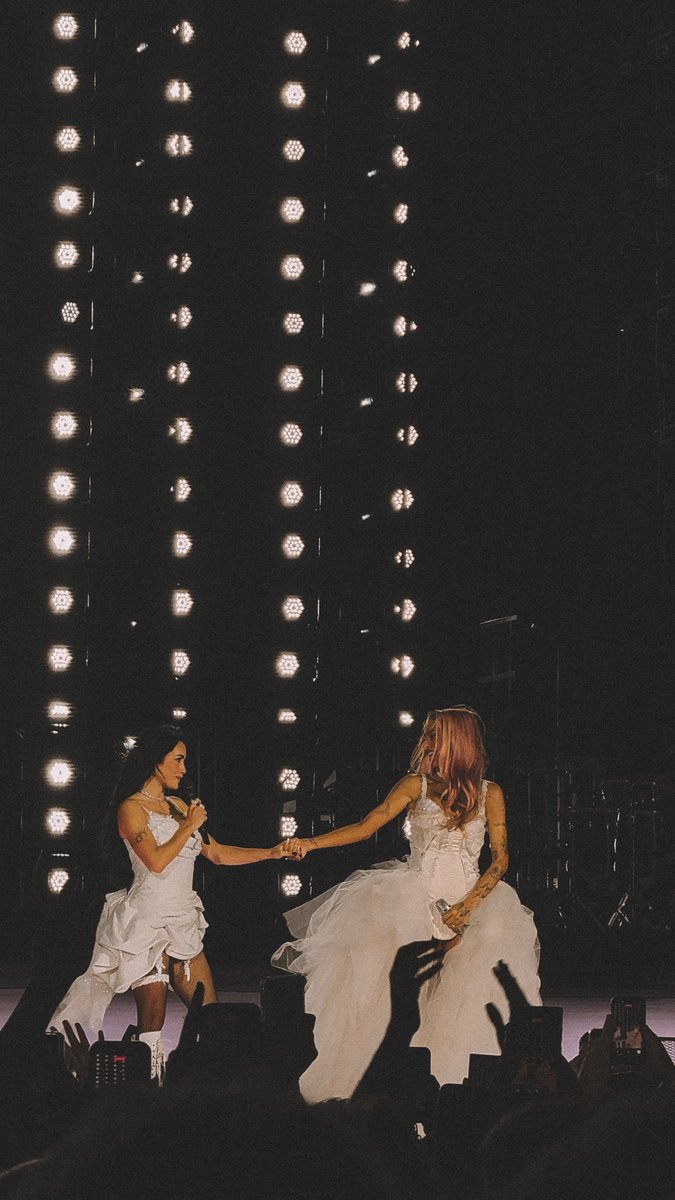 Unidaxlali's tweet photo. ✨ Haciendo historia juntas ✨ Lali y Tini 

@lalioficial @TiniStoessel https://t.co/bsflecUWpF