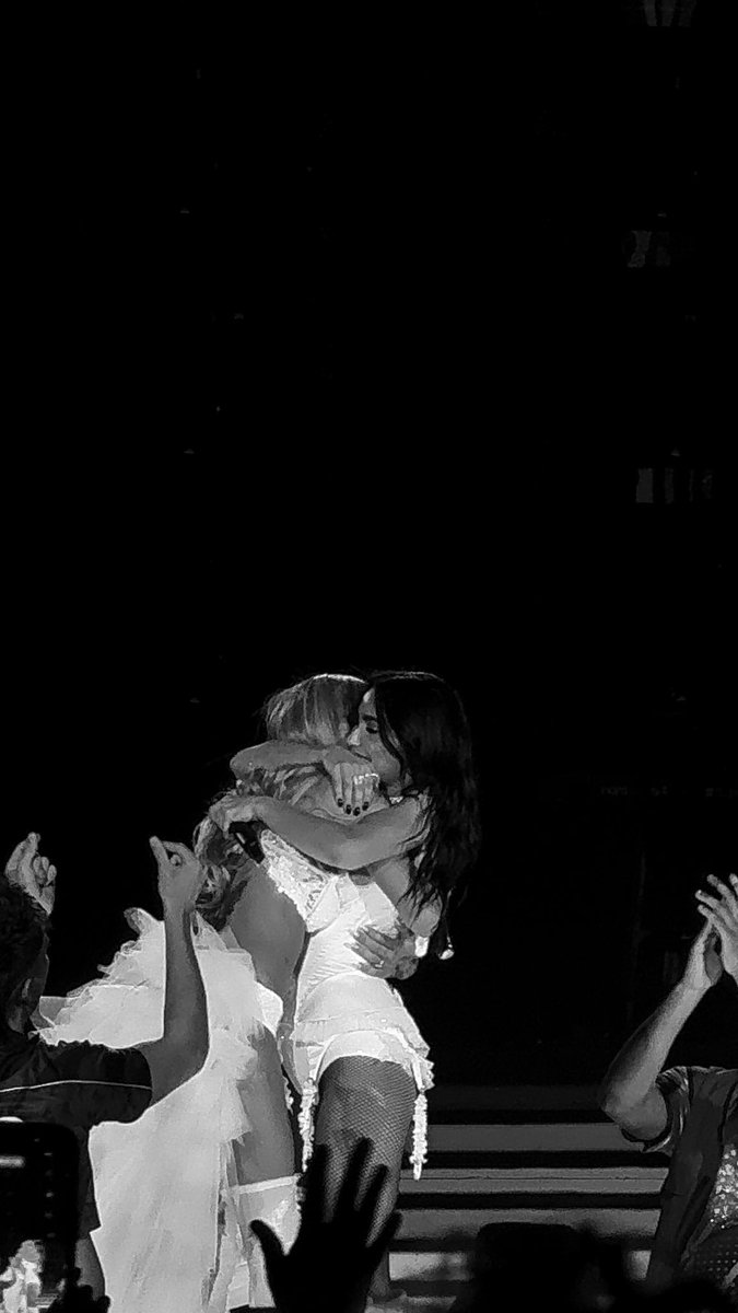 Unidaxlali's tweet photo. ✨ Haciendo historia juntas ✨ Lali y Tini 

@lalioficial @TiniStoessel https://t.co/bsflecUWpF