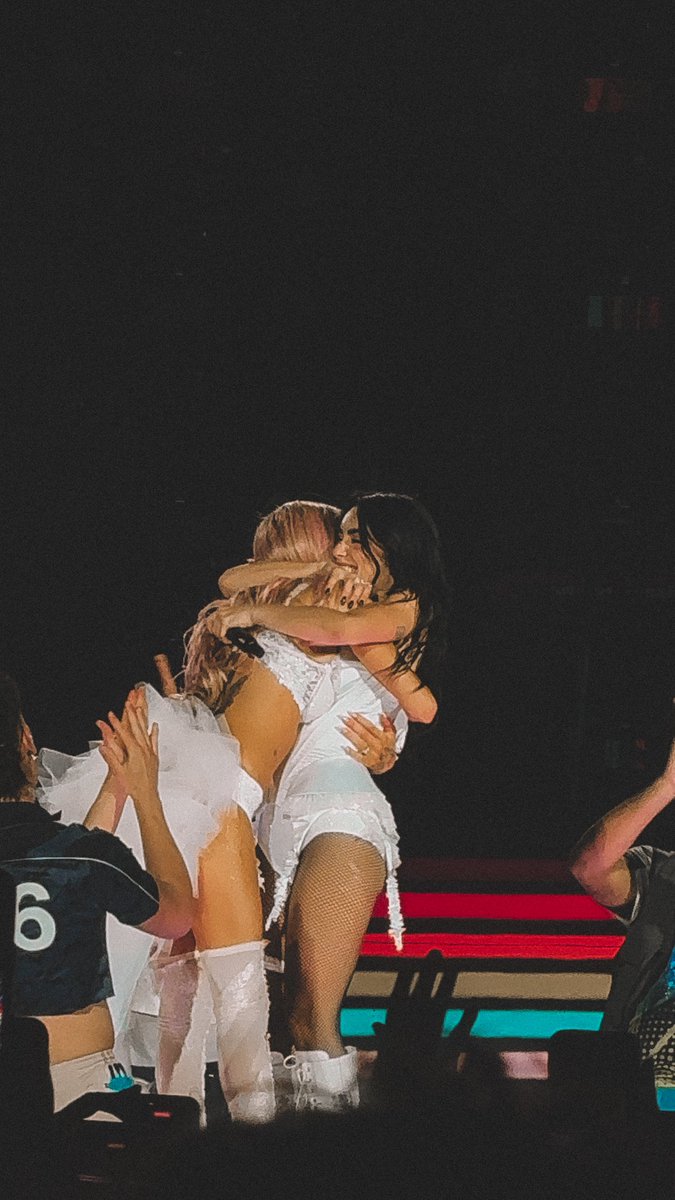 Unidaxlali's tweet photo. ✨ Haciendo historia juntas ✨ Lali y Tini 

@lalioficial @TiniStoessel https://t.co/bsflecUWpF