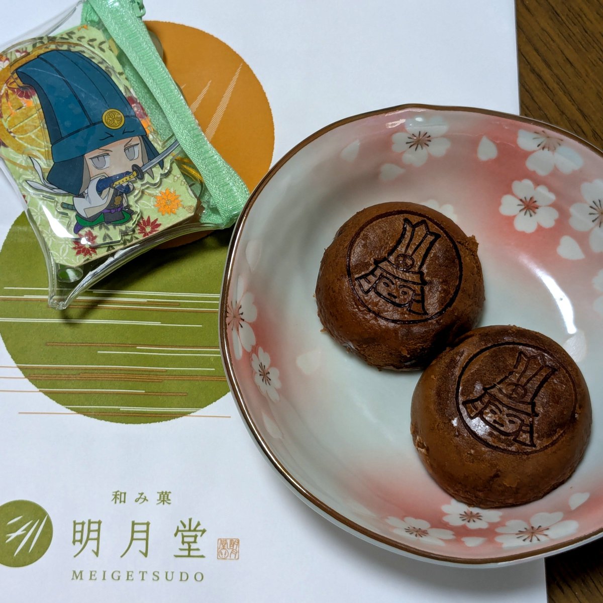 merontomikan's tweet photo. 今日は竹中半兵衛の482回目のお誕生日🎂🍡🍮おめでとう!
舞鶴市で講演会してきました
「豊臣兄弟!と竹中半兵衛」

安藤守就が丹後一色氏の重臣伊賀氏の伊賀姓を名乗った話をしようとして、忘れましたが…
美濃の熊殺しポーズは披露できました🐻

三木の明月堂さんの半兵衛饅頭を頂きました😊かわいい💚 https://t.co/QnJGatHkpS
