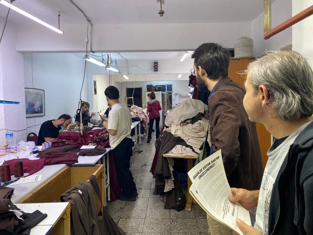 GazeteAlinteri5's tweet photo. 🔴 Anadilde Eğitim Hakkı İçin Tarlabaşı'ndaydık

🔹Alınteri ve Köz olarak “Anadilde eğitim haktır, engellenemez! Perwerdehiya bi zimanê dayikê maf e, nayê astengkirin!” şiarlı kampanyamızın ilk bildiri dağıtımını Tarlabaşı’nda yaptık

https://t.co/NXTkdtFQFj https://t.co/bgBhpalsnK