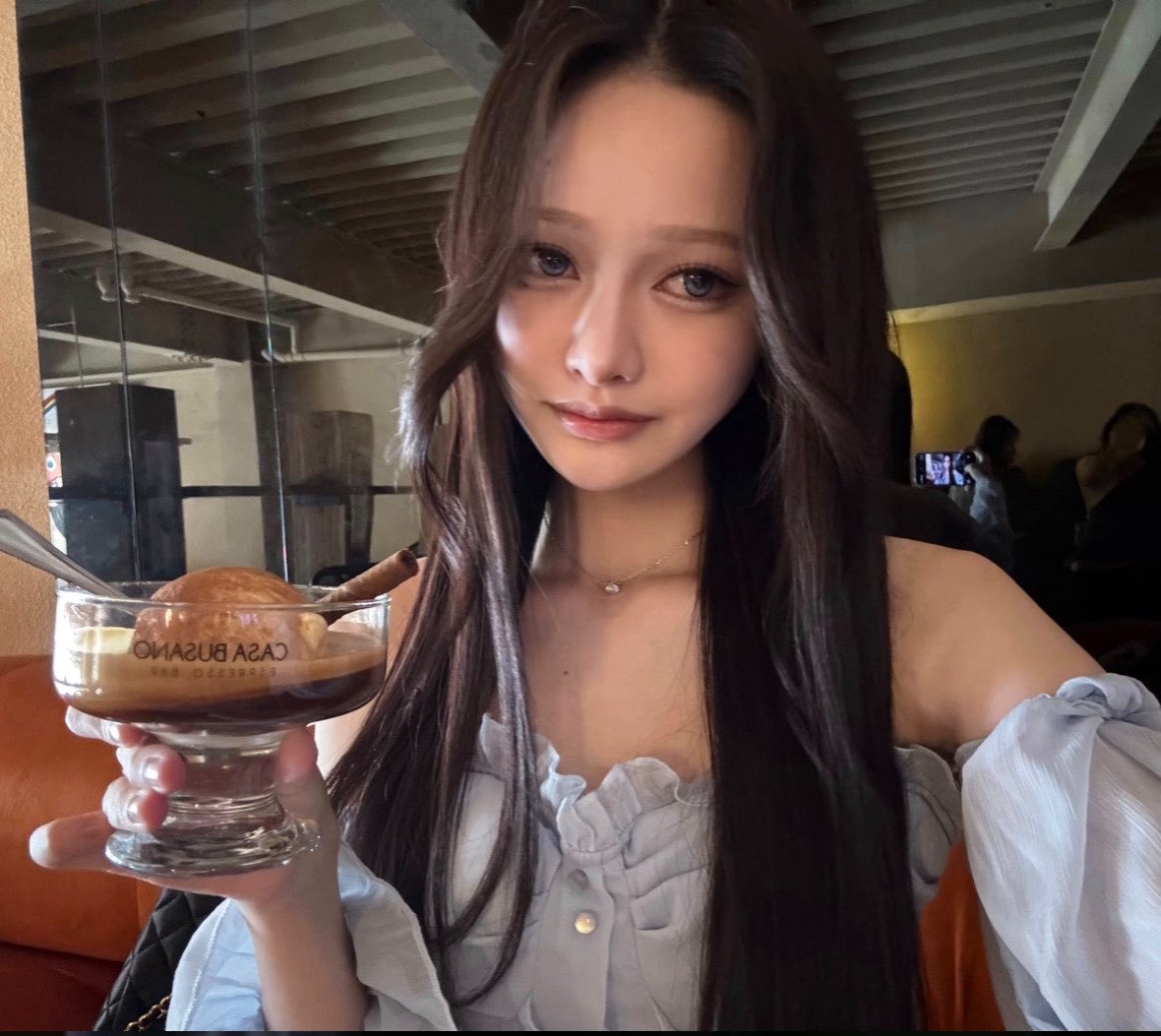 lonelydoll__'s tweet photo. 📍 CASA BUSANO Haeundae
しっかりウォンビンの席でアフォガートたべたー🐈‍⬛🎶(待ちました) https://t.co/JwqbDaOIXK