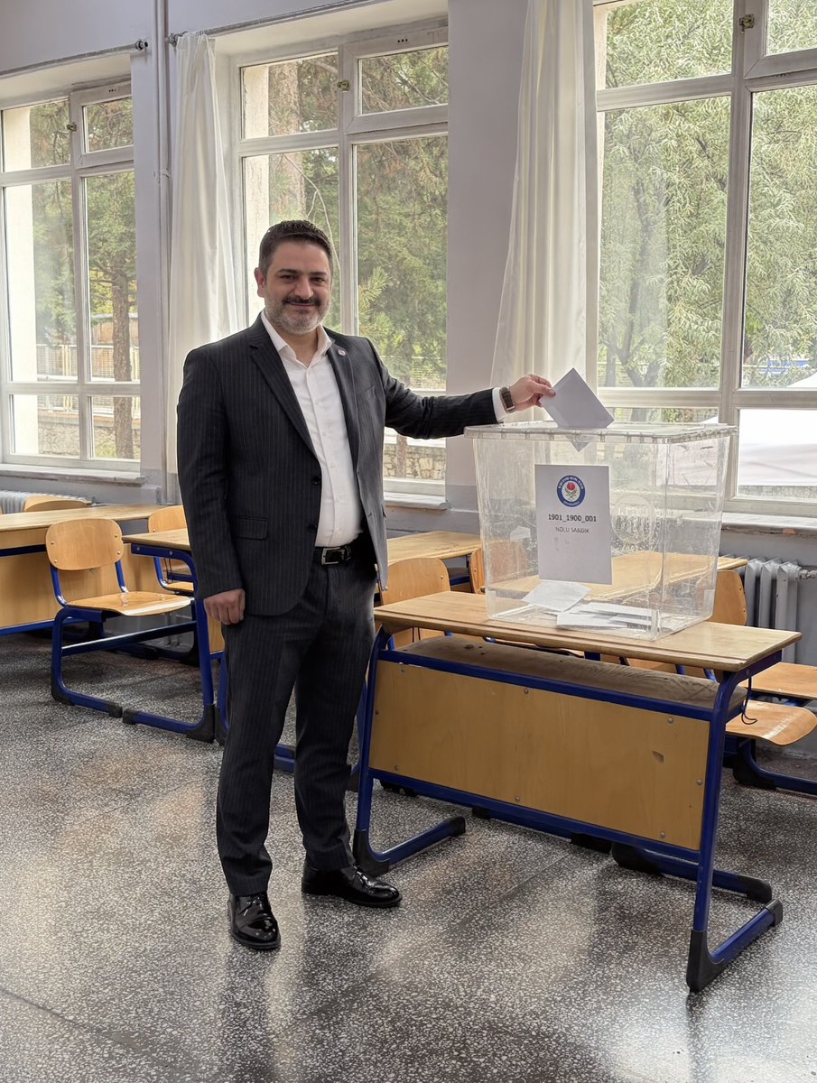 fatihokumusebs's tweet photo. DELEGE SEÇİMLERİMİZ HAYIRLI OLSUN

Eğitim-Bir-Sen Çorum 1 Nolu Şubemizin 8.Olağan Genel Kurulu Delege Seçimlerini Merkez ve 13 İlçemizde birlik ve beraberlik içerisinde tamamlamış bulunuyoruz. Seçimlerimizde oy kullanan/kullanamayan tüm üyelerimize, iş yeri temsilcilerimize, sandık kurullarımızdaki görevli arkadaşlarımıza, kadınlar komisyonumuza, ilçe yönetimlerimize ve şube yönetim kurulumuza ayrı ayrı teşekkür ediyor, delege seçilen üyelerimizi tebrik ediyorum. Delege adaylığı başvurusu sonrasında hayatını kaybeden Hakan Gözübüyük kardeşimizi de bir kez daha rahmetle anıyorum. Mekanı cennet makamı âli olsun. 8. Olağan Genel Kurul sürecimizin son aşaması olan zorunlu organların seçiminin de hayırlara vesile olmasını diliyorum.