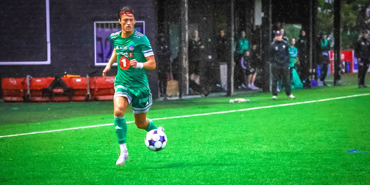 Sunnmorecom's tweet photo. TORE AARFLOT: Volda slo tilbake med sterk bortesiger – held tabelltoppen 

Volda fikk en drømmestart i Trondheim og presset Ranheim TF 2 hardt. Etter pause kom hjemmelagets svar, og grønnkledde måtte jobbe for å holde dem unna.

https://t.co/7zxN2JzDHR https://t.co/DQbtupFxUf
