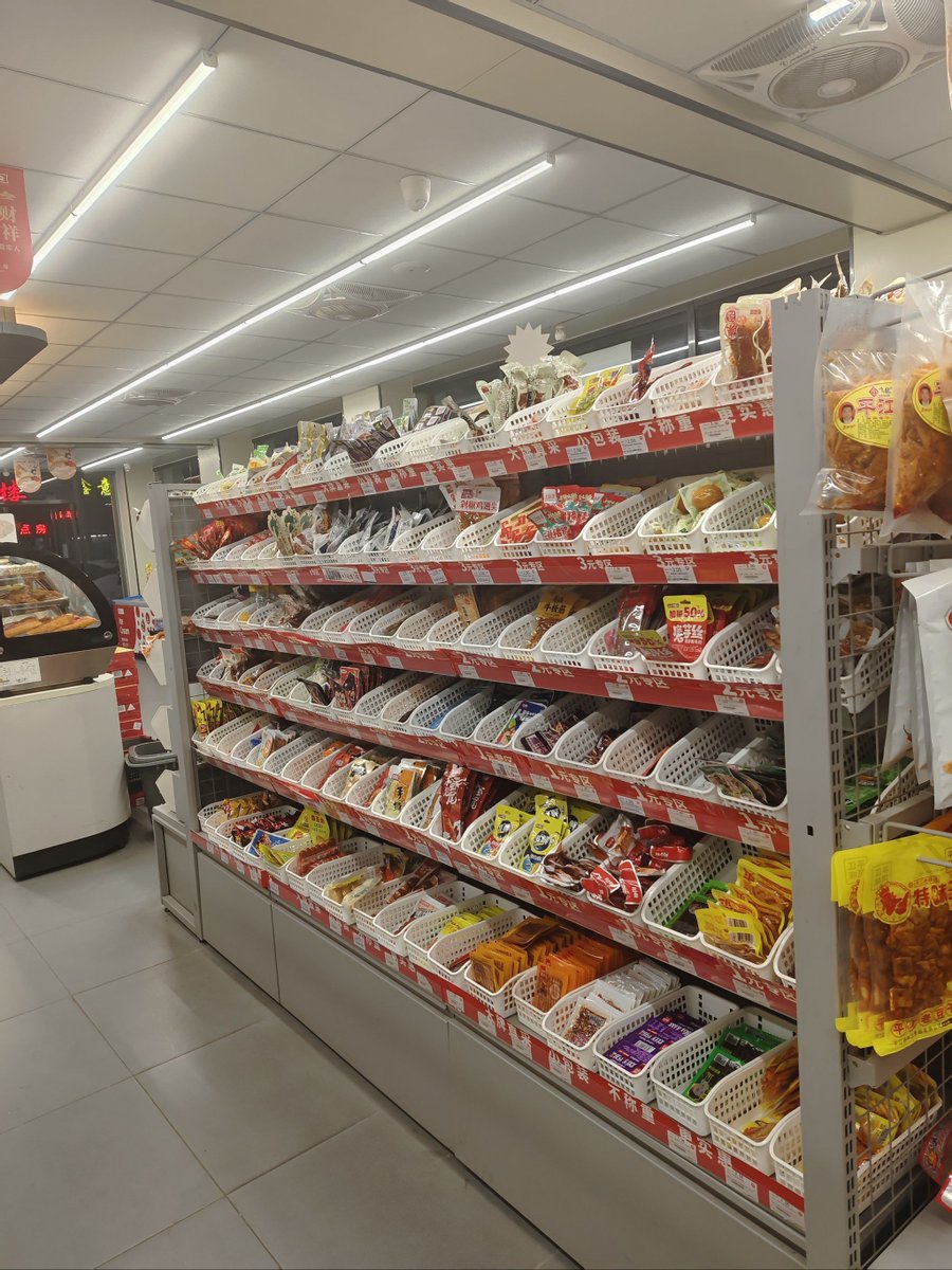 jasonmio215560's tweet photo. Fresh mid-week restock! Grab cold brew, onigiri, and your go-to snacks at the corner store  #ConvenienceStoreRun https://t.co/aXSY8GDDyv