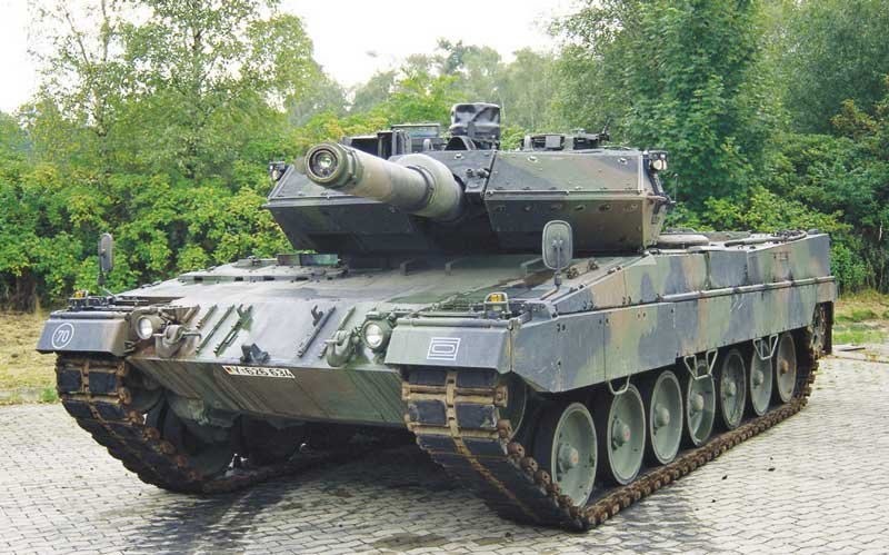 Germany_1944's tweet photo. ドイツの戦車いつ見てもかっこいい
 #レオパルト  #ドイツ陸軍 
 #ドイツ連邦軍  #戦車 https://t.co/aJovHTWOuP