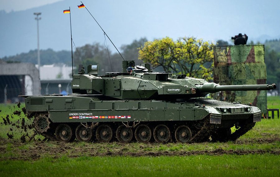 Germany_1944's tweet photo. ドイツの戦車いつ見てもかっこいい
 #レオパルト  #ドイツ陸軍 
 #ドイツ連邦軍  #戦車 https://t.co/aJovHTWOuP