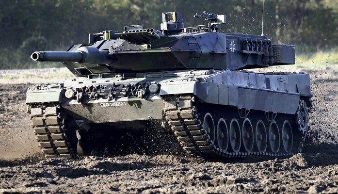 Germany_1944's tweet photo. ドイツの戦車いつ見てもかっこいい
 #レオパルト  #ドイツ陸軍 
 #ドイツ連邦軍  #戦車 https://t.co/aJovHTWOuP