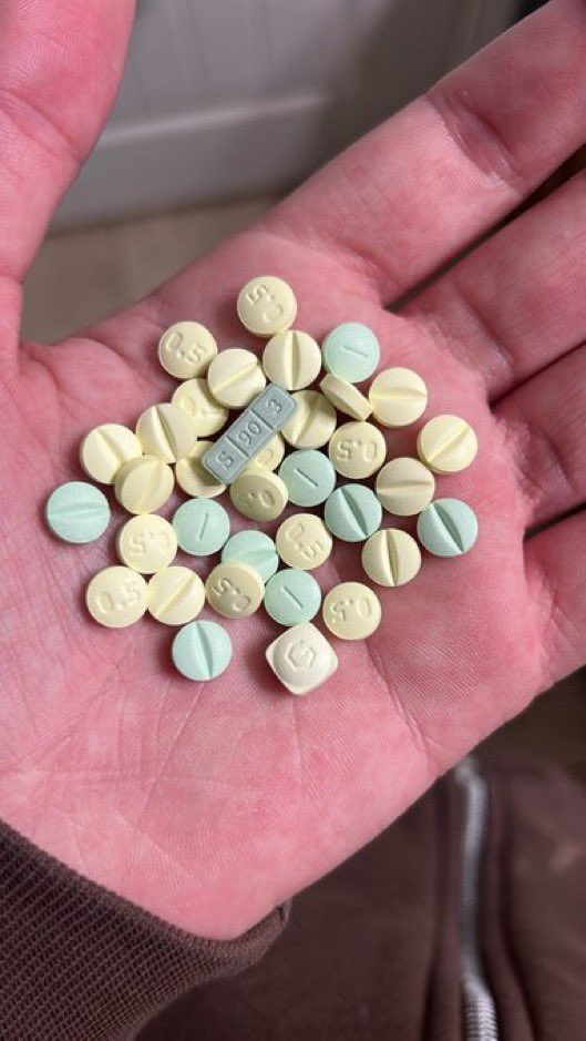 JmillzMMG's tweet photo. 7 different drugs in one bag but in my palms it’s a glee💥 you tryna get geeked up like echo it’s gon cost a fee💰 https://t.co/Ydeoow5v6G