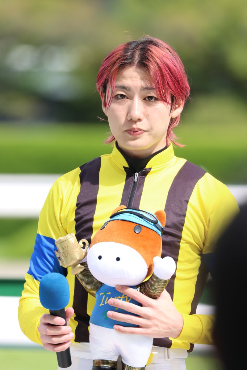 yasu_REF1429's tweet photo. 9/27 阪神競馬場2レース

斎藤 新騎手 通算300勝セレモニー https://t.co/5619a9EZNO