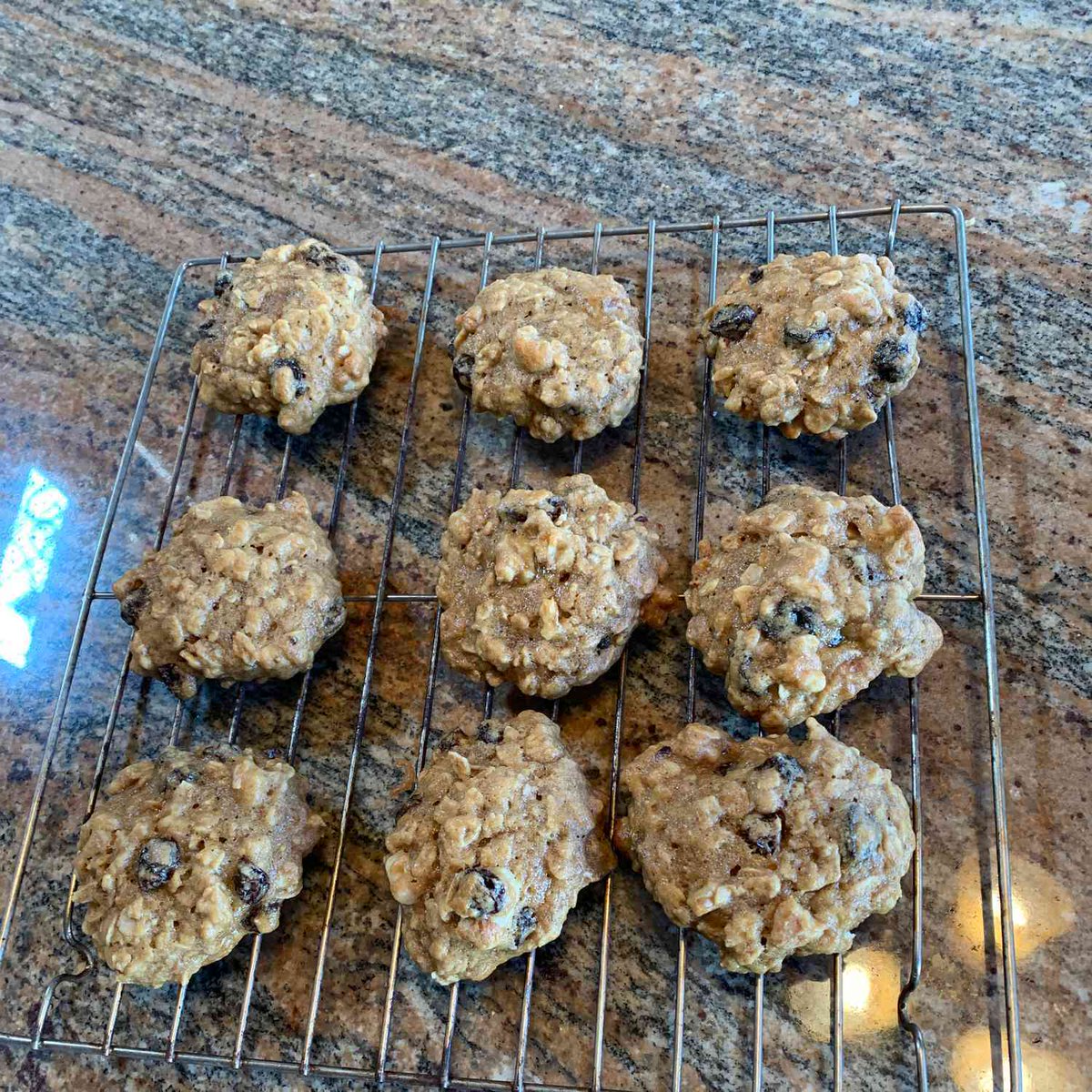 TrulaBrueng263's tweet photo. Buscas un snack rápido y delicioso para acompaar tu tarde Te comparto estas galletas de avena con trozos de chocolate, crujientes por fuera y suaves por dentro — compártelo con quien quieras!， https://t.co/WR6zZLIS1I