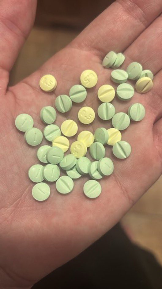 JmillzMMG's tweet photo. I like being all alone when I get 2 high on oxy🧟‍♂️ pop a few kpins now I’m feelin rlly foxxy🦊 https://t.co/bl9v6KSn4q