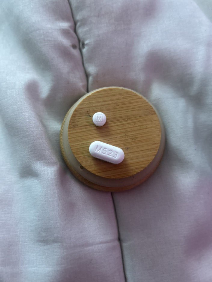 JmillzMMG's tweet photo. I like being all alone when I get 2 high on oxy🧟‍♂️ pop a few kpins now I’m feelin rlly foxxy🦊 https://t.co/bl9v6KSn4q