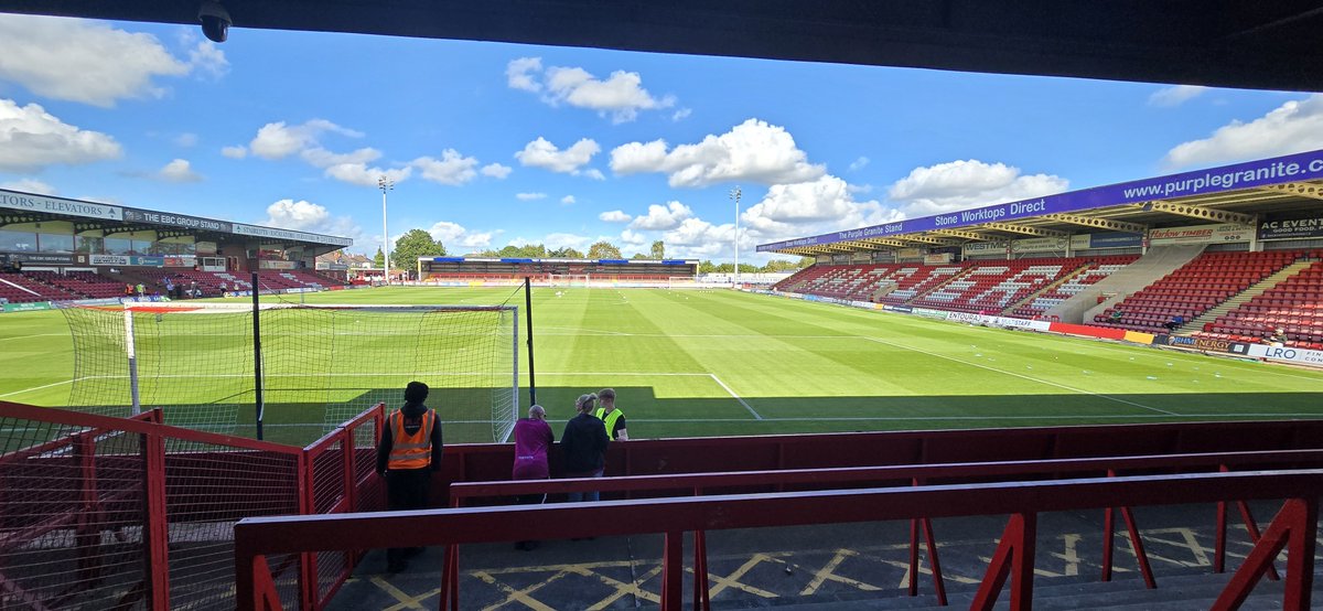 midytfc's tweet photo. Top drawer away end yesterday, the atmosphere was great and what a result. Dug in to get a hard earned 3pts. New ground for for me, number 137 watching yeovil through the years. Wealdstone tickets purchased this morning, should be another massive away following from us #YTFC https://t.co/cEMyqPkqTV