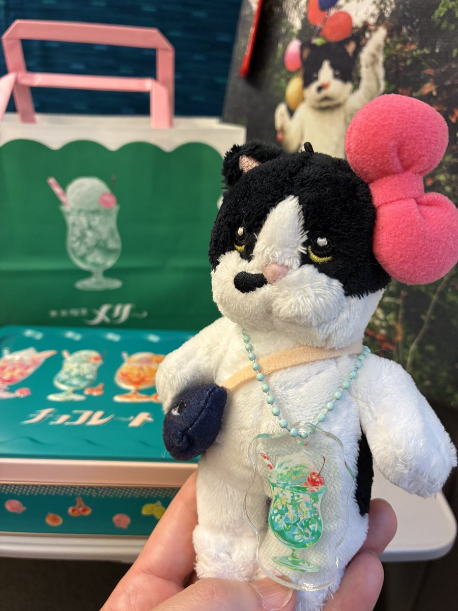 kaporing_jp's tweet photo. 最後に東京喫茶メリーグランスタ東京店で東京土産を購入！更にオープン記念でもらえたアクキーでメロンソーダを引き当てたので、ご機嫌で帰ります⤴︎東京遠征でお会いできた皆さん、ありがとうございました〜 https://t.co/F686MCKrSB