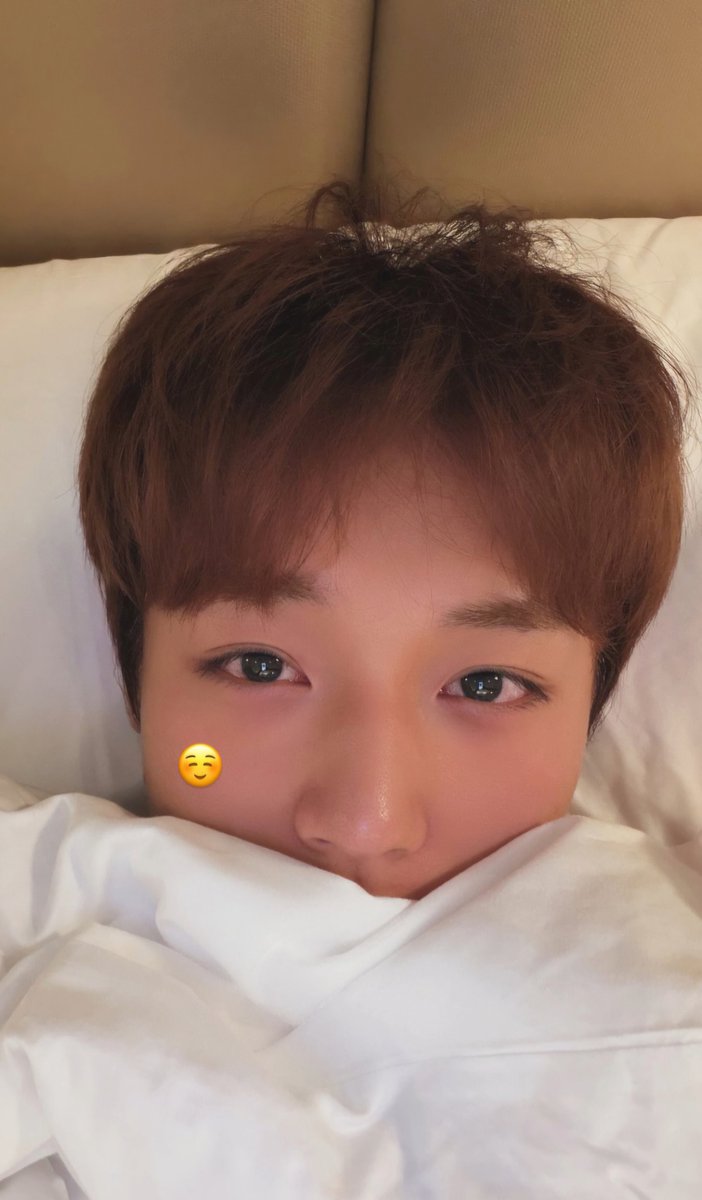 yeongoigu's tweet photo. So jihoon always gets so red whenever he drinking https://t.co/oTlUNUHgVD