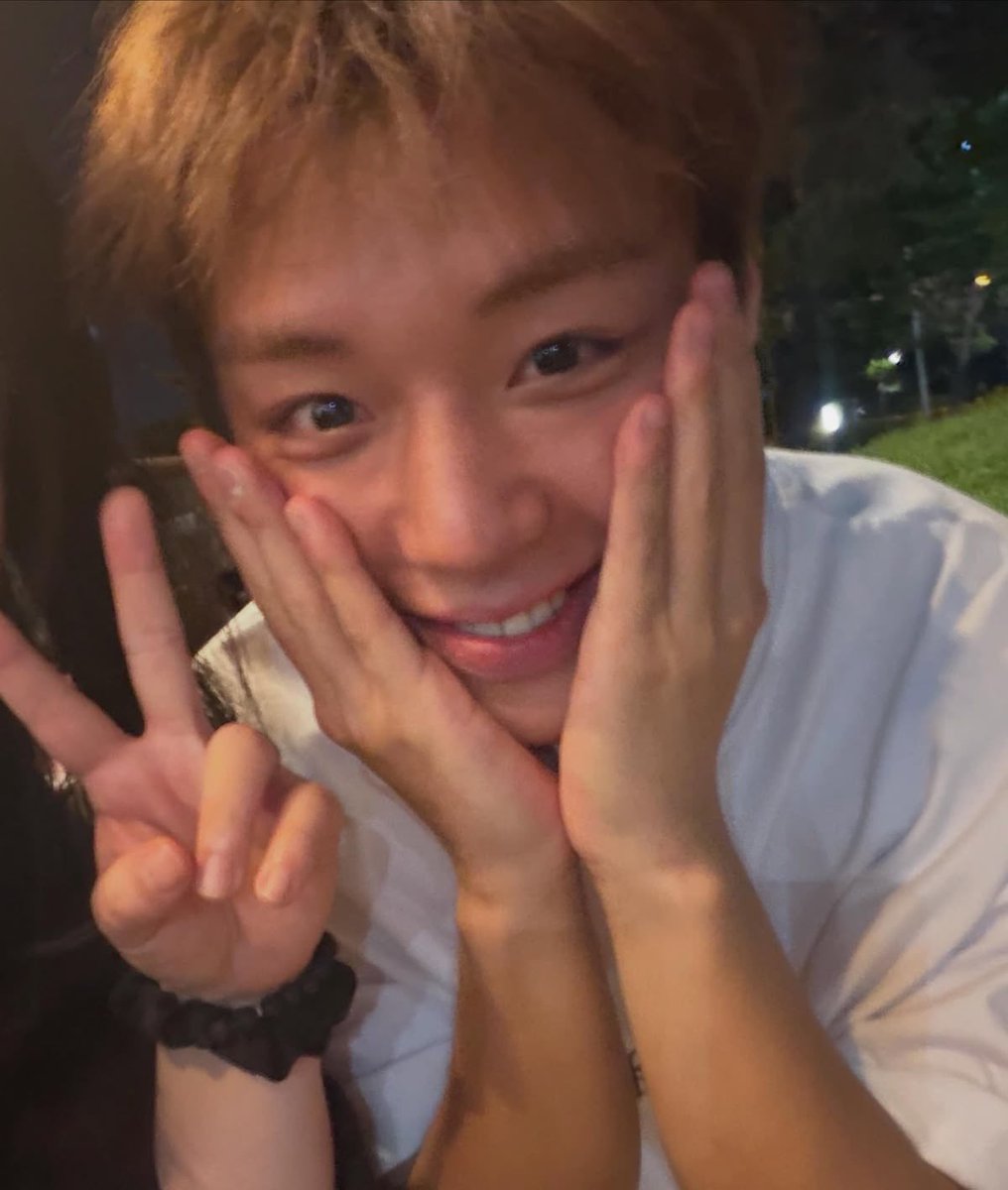 yeongoigu's tweet photo. So jihoon always gets so red whenever he drinking https://t.co/oTlUNUHgVD