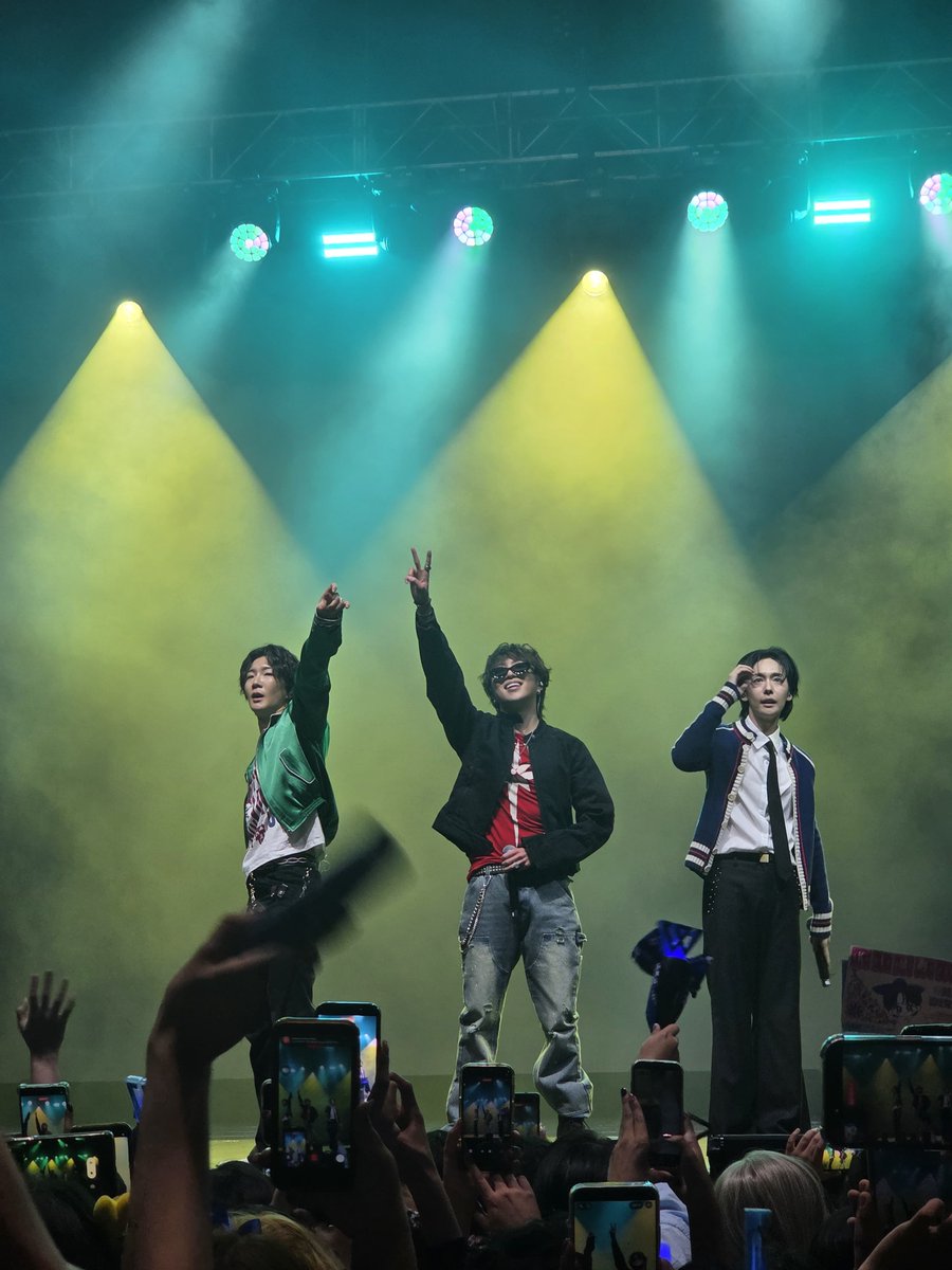 Loweitsuneinari's tweet photo. @DreamCJen #winnerinmexico https://t.co/Gg1r8S6xrL