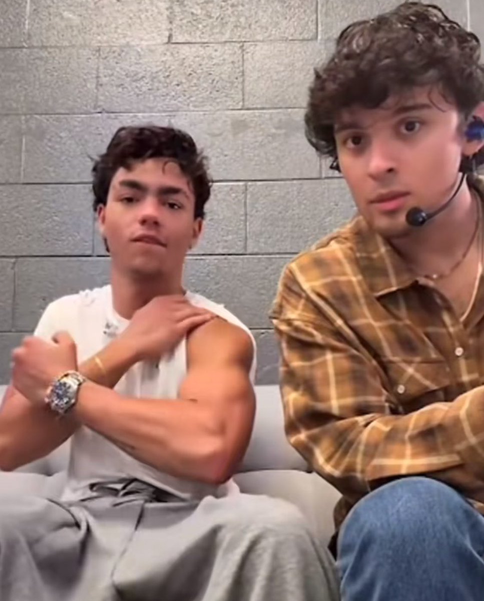SorAtlas13's tweet photo. During the tour Alex and Malachi are gonna be comparing their muscles a lot but no matter how big Malachi is getting, he’s always gonna be Alex slutty princess, bouncing on that big thick Latino cock the second his papi demands him to act like a good puppy https://t.co/3VG5MXidWy https://t.co/BGeMmTK4Ae
