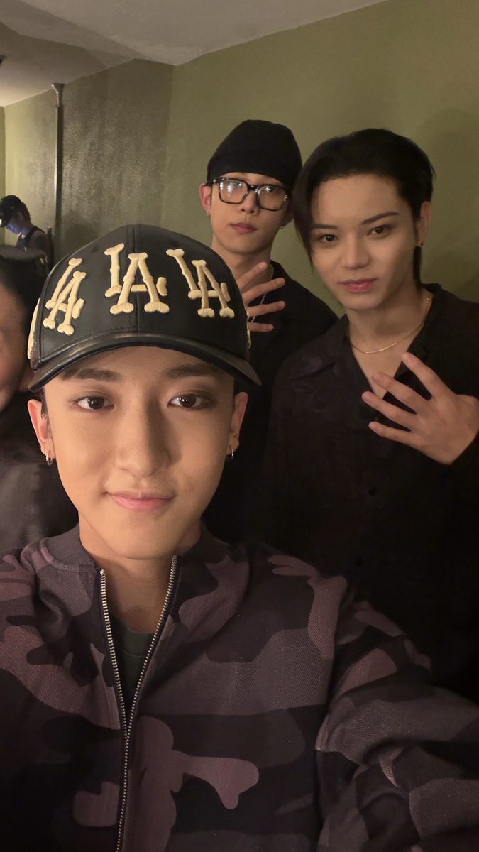 terjemahinRYUL's tweet photo. 260927 📸

#률 #RYUL #롱샷 #LNGSHOT https://t.co/zlYhmQuAux