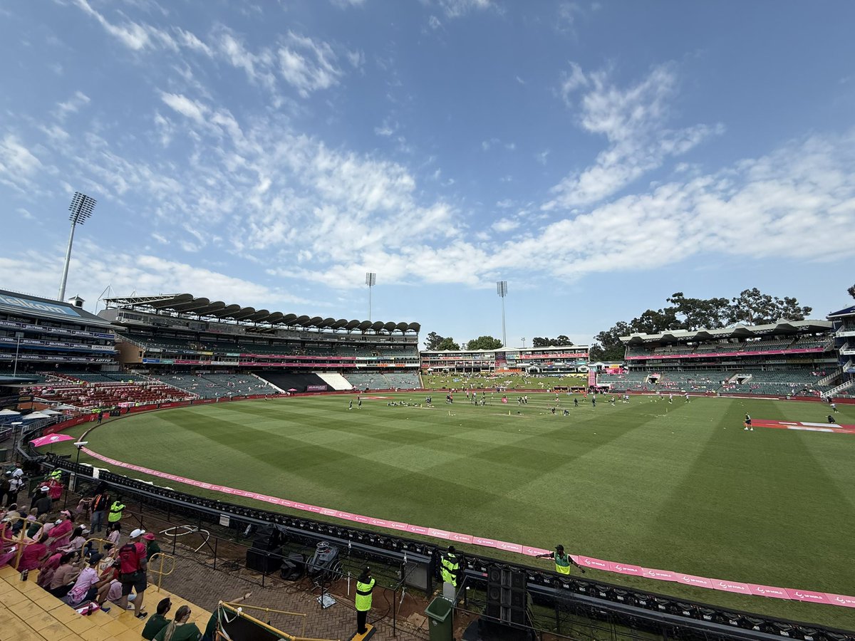 PieterDuToit's tweet photo. What a beaut! The Wanderers positively  gleaming on a pristine early summer’s day in Johannesburg, after some overnight rain. Let’s play. @DPWorldLions @WanderersZA https://t.co/ZxosGYb1AI