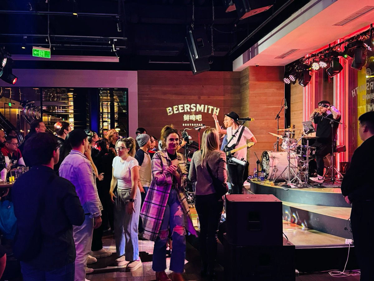 BeverleeWolupm's tweet photo. Noche de jazz increíble en el Club Central! Improvisaciones brillantes y ambiente vibrante, no te perdiste nada si no estuviste ahí ， https://t.co/56pqa70A4u