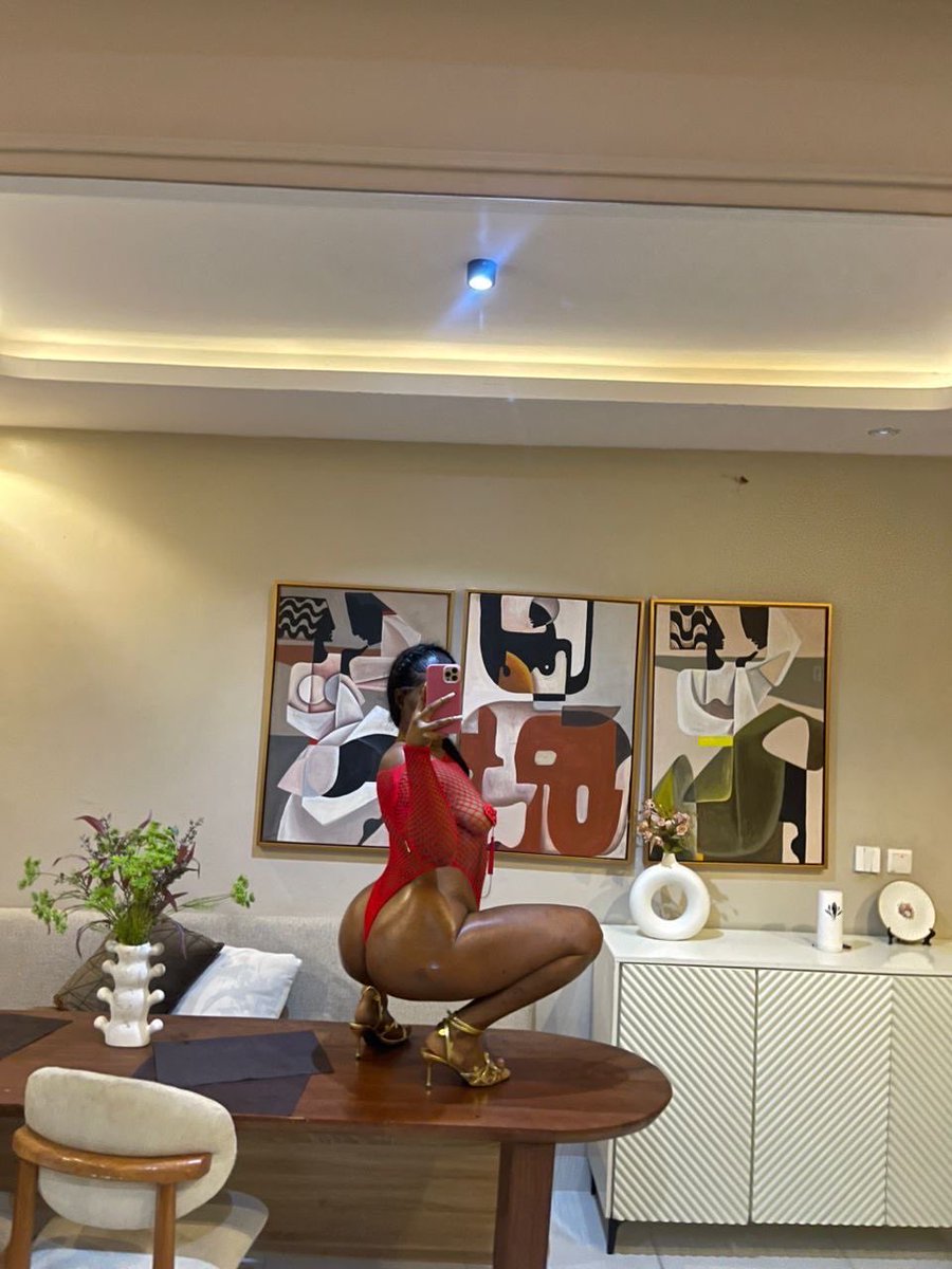 SexySteew's tweet photo. 1k obsessed with the tease, imagine what happens behind the scenes 😏💋 https://t.co/HALOyrVLxU