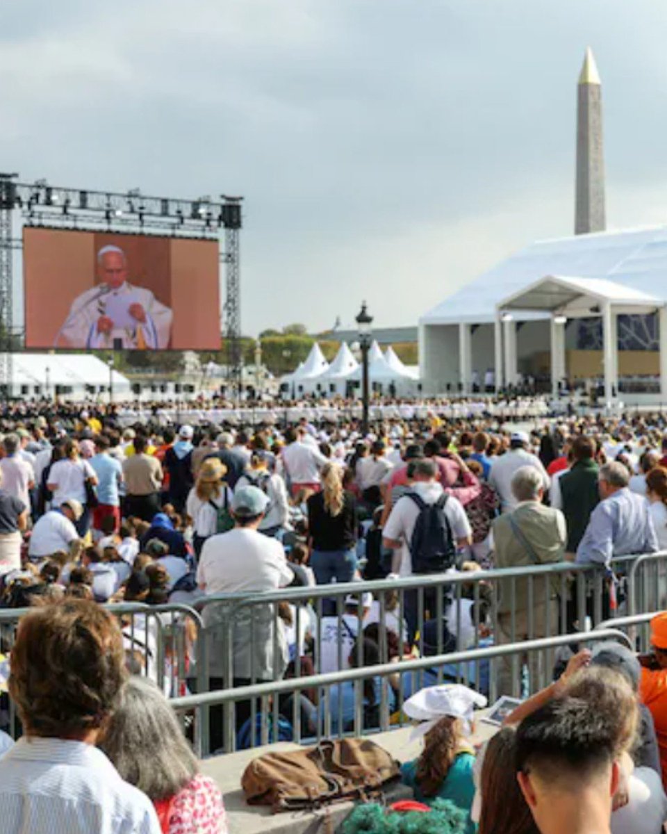 gauchecaca's tweet photo. 800 000 personnes pour la messe de Léon XIV à  la Concorde.
Calme, joie, ferveur.
Pas d'incident, pas de casse.
Pas de muzz non plus.
Faire un lien est raciste, l'islam n'étant que paix et amour avec de petits écarts comme le Bataclan, le 11 septembre, le 7 octobre...

Un avis? https://t.co/4IreHGMsXS