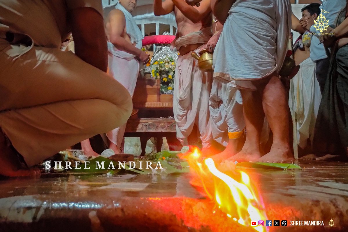 shree_mandira's tweet photo. On the auspicious occasion of "Indrotsav Purnima", the rituals of "Indra Gobinda Bandapana" and "Indra Hati Prastaba" have been performed being performed. https://t.co/41CzcE4TCh