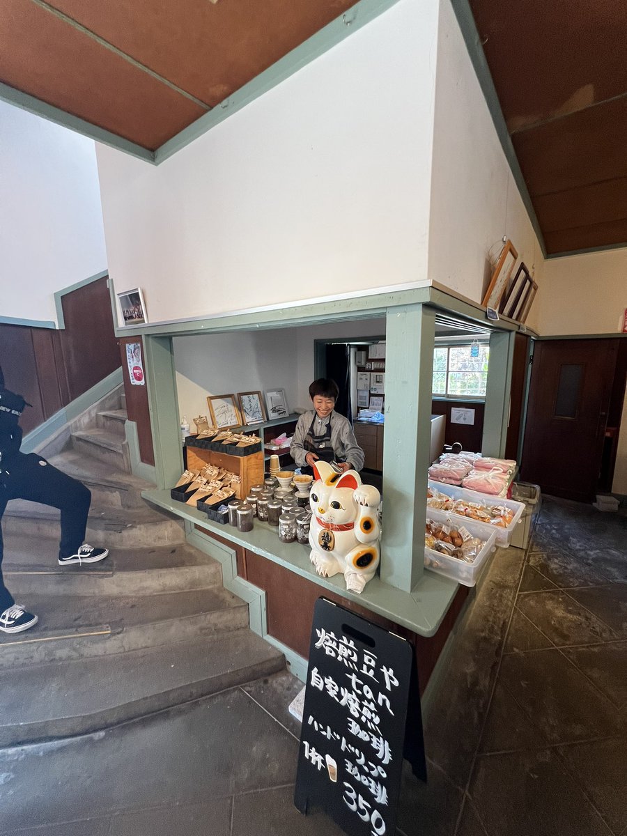 HiroTon180's tweet photo. 「一戸町 血みどろ映画祭」めっちゃ良かった〜🥺
やっぱりダリオ アルジェント監督じゃないと得られない栄養があるな〜✨
山口のおばちゃんの復刻弁当も食べれて大満足✨
コーヒーも美味しかったー☕️
スタッフの皆さん、ミヤザワさん、ありがとうございました✨
#サスペリア
#サスペリア2 https://t.co/5XQZ7HDkYQ